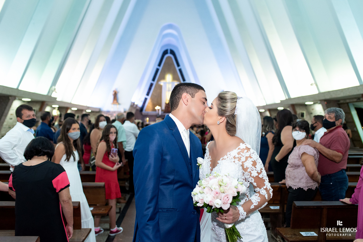 Oi, pessoal! Agora é momento de ver como foi a cerimônia de casamento de Jessica e Moises, que aconteceu na Igreja Matriz de Nossa Senhora da Piedade, em Pará de Minas/MG, celebrada pelo padre Adriano. 