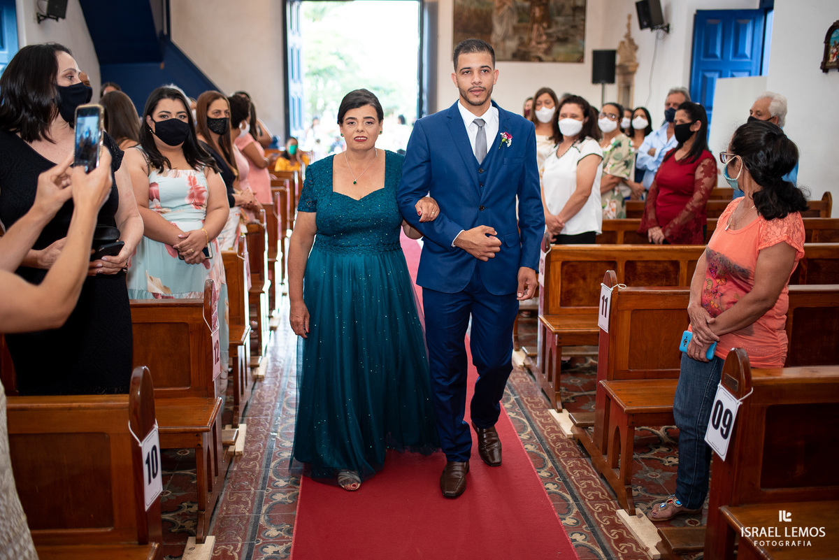 entrada do noivo na cidade de Mateus Leme