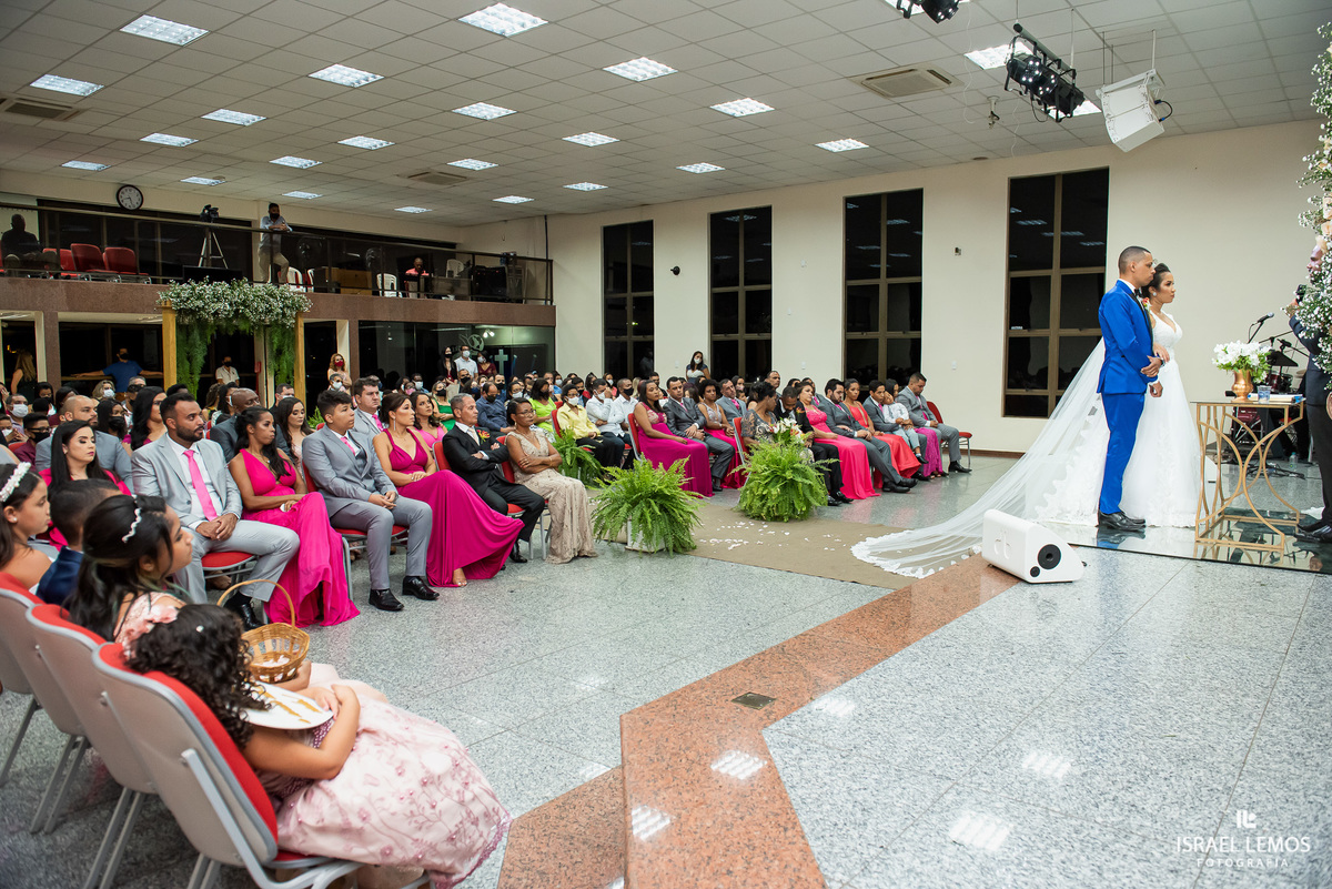 igreja cheia logo após a pandemia 
