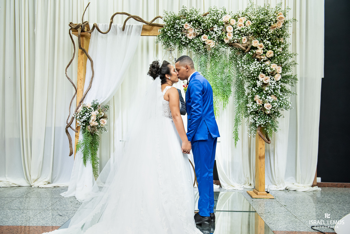 beijo Elias e cristiane Juatuba