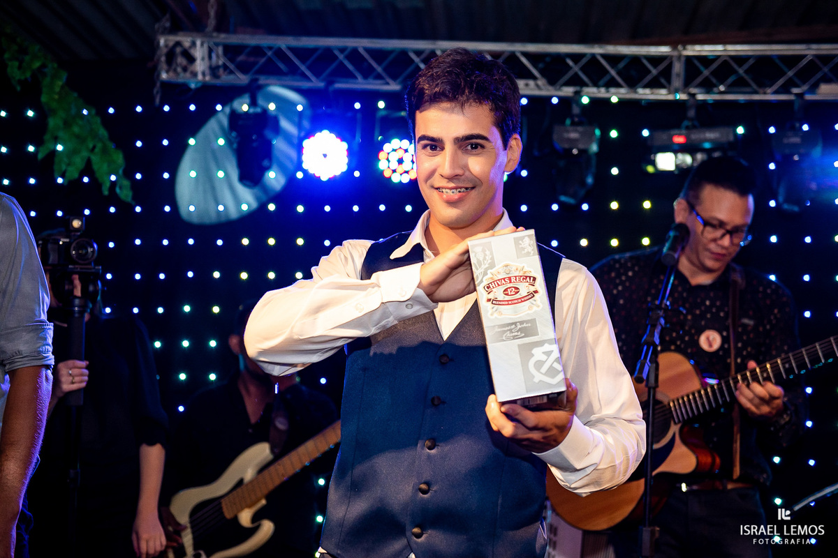 noivo joga um bue label 