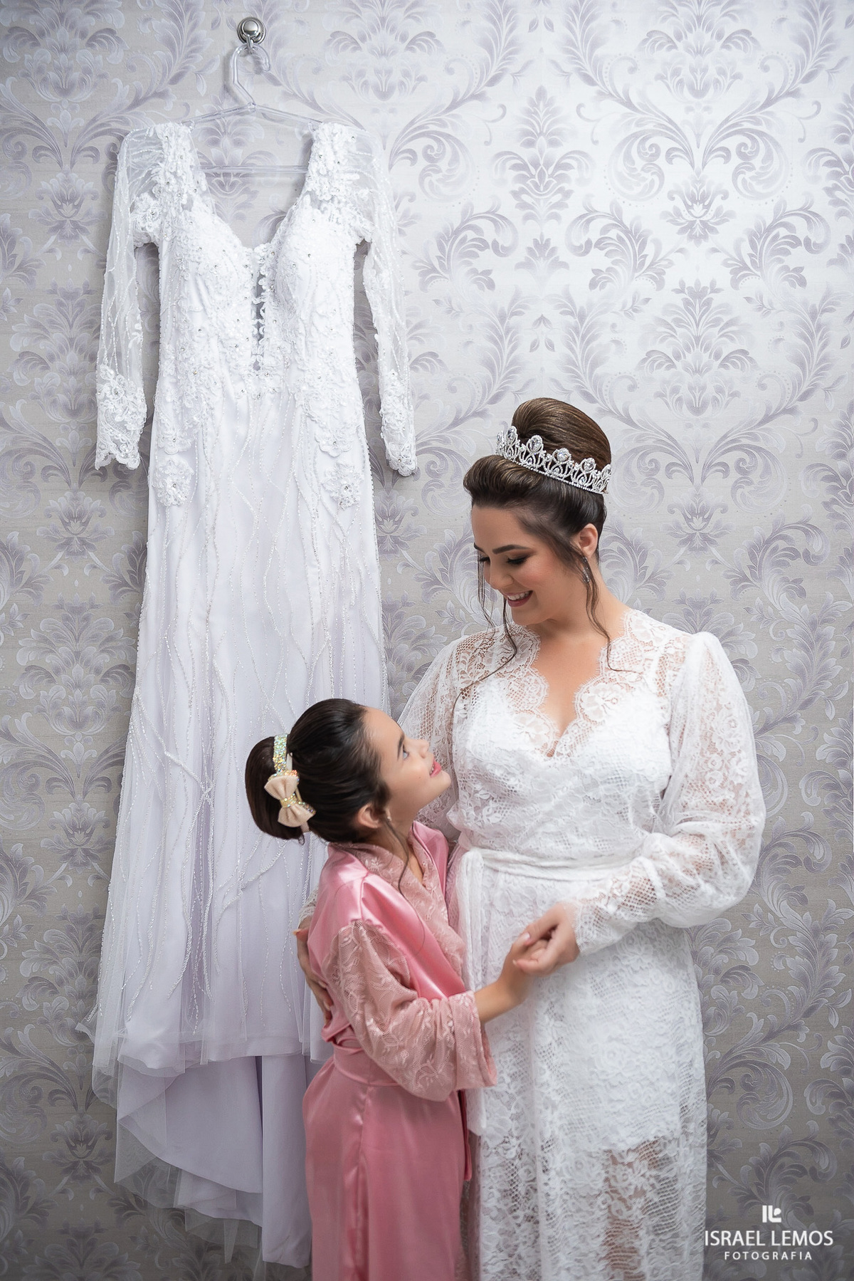 noiva com sua filha em papagaios 