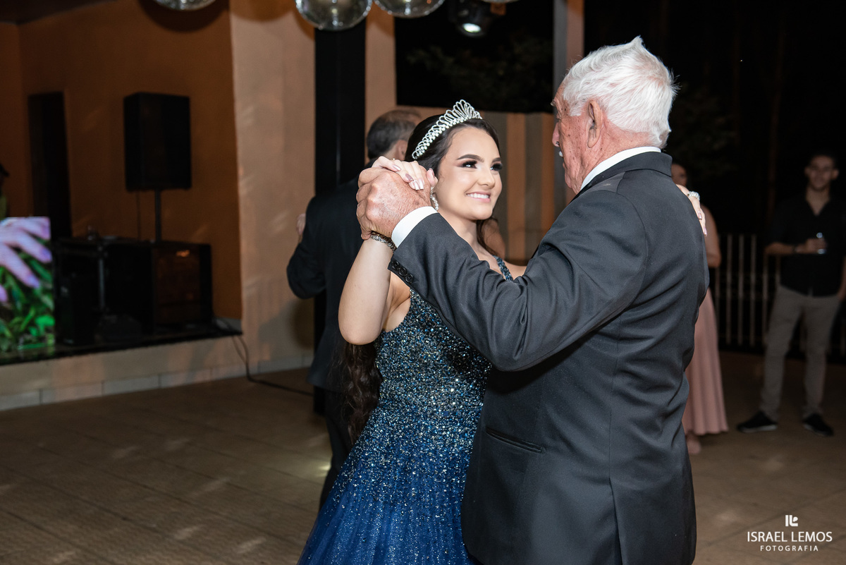 JESUS DANCANDO COM SUA NETA DE JUATUBA