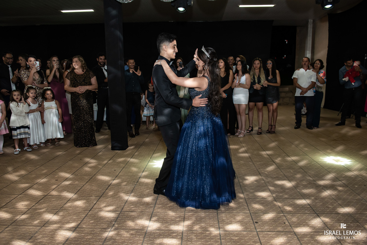 Fotografia de 15 anos na cidade de Juatuba debutante Ana Flavia fotos Israel Lemos fotografo em Juatuba 