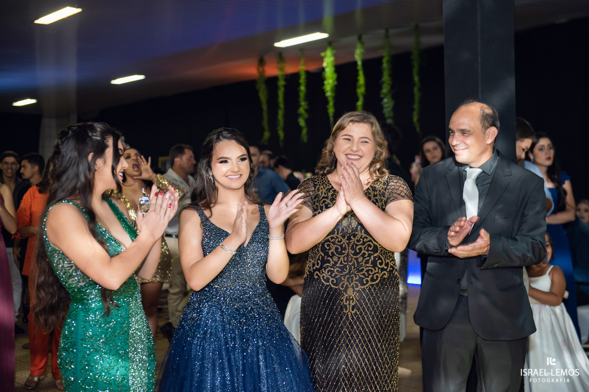 comemoração dos 16 anos por causa da pandemia faz sucesso em Juatuba MG