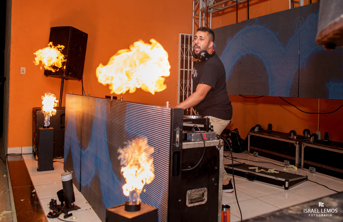 DJ SOM ILIMUNICAO EM PARA DE MINAS 