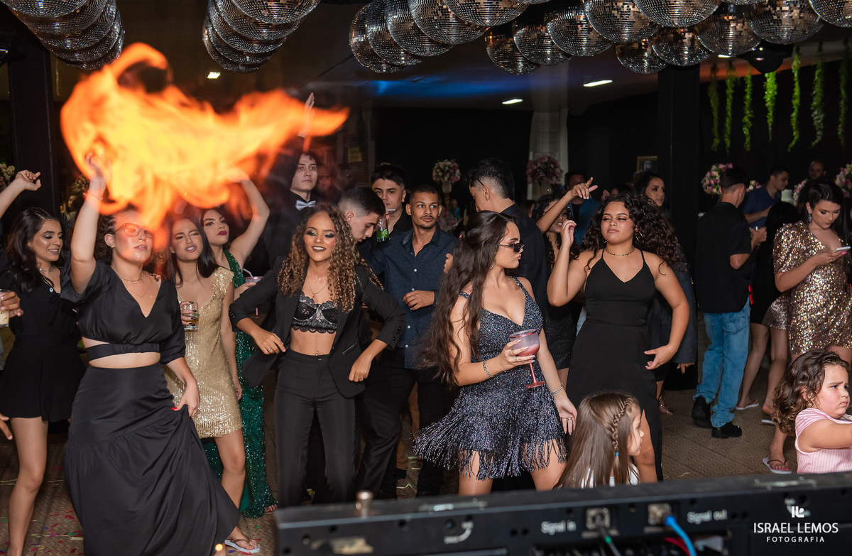 DJ SOM ILIMUNICAO EM PARA DE MINAS 