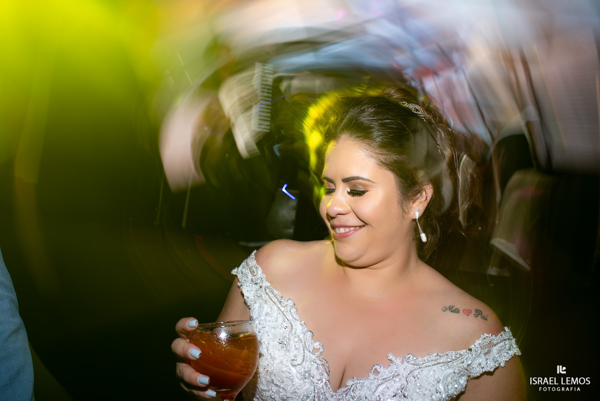 noiva aproveita sua festa como nenhuma outra 