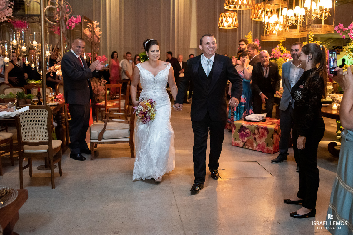 Casamento na cidade de pitangui do casal Isabela e Paulinho com recepção no hspace salão de festa em pitangui 