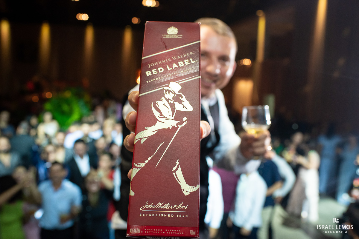 noivo joga um red label na festa e cai na cabeça de um pqp em pitangui morte hospital