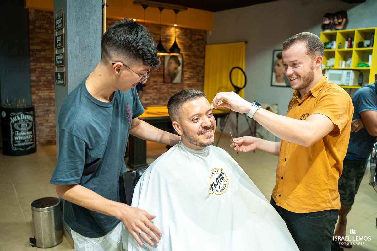 noivo se preparando para o casamento em para de minas