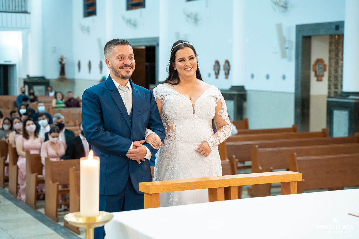 casamento que aconteceu na igreja de sao Francisco  em para de minas pelo fotografo de casamento Israel Lemos Para de minas