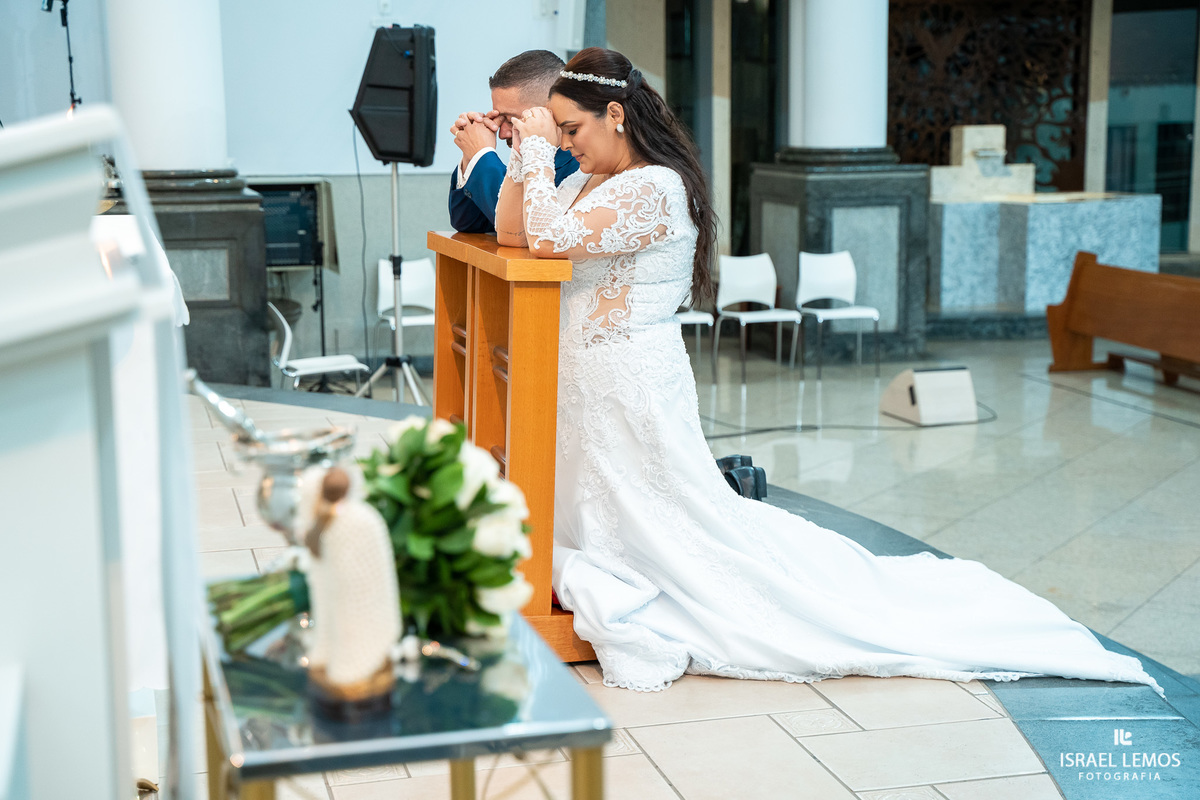 casamento que aconteceu na igreja de sao Francisco  em para de minas pelo fotografo de casamento Israel Lemos Para de minas