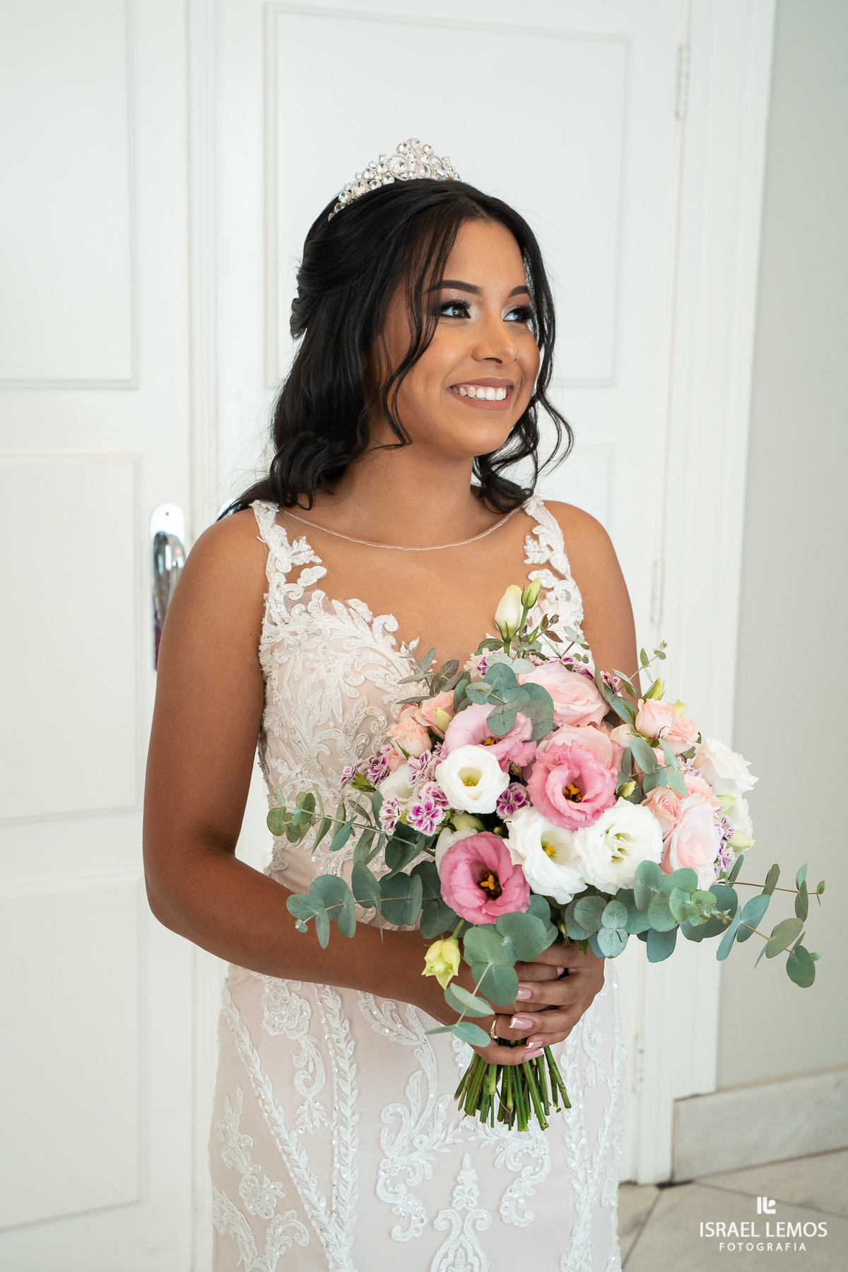 noiva se arruma em hotel da cidade de para de minas Suntory