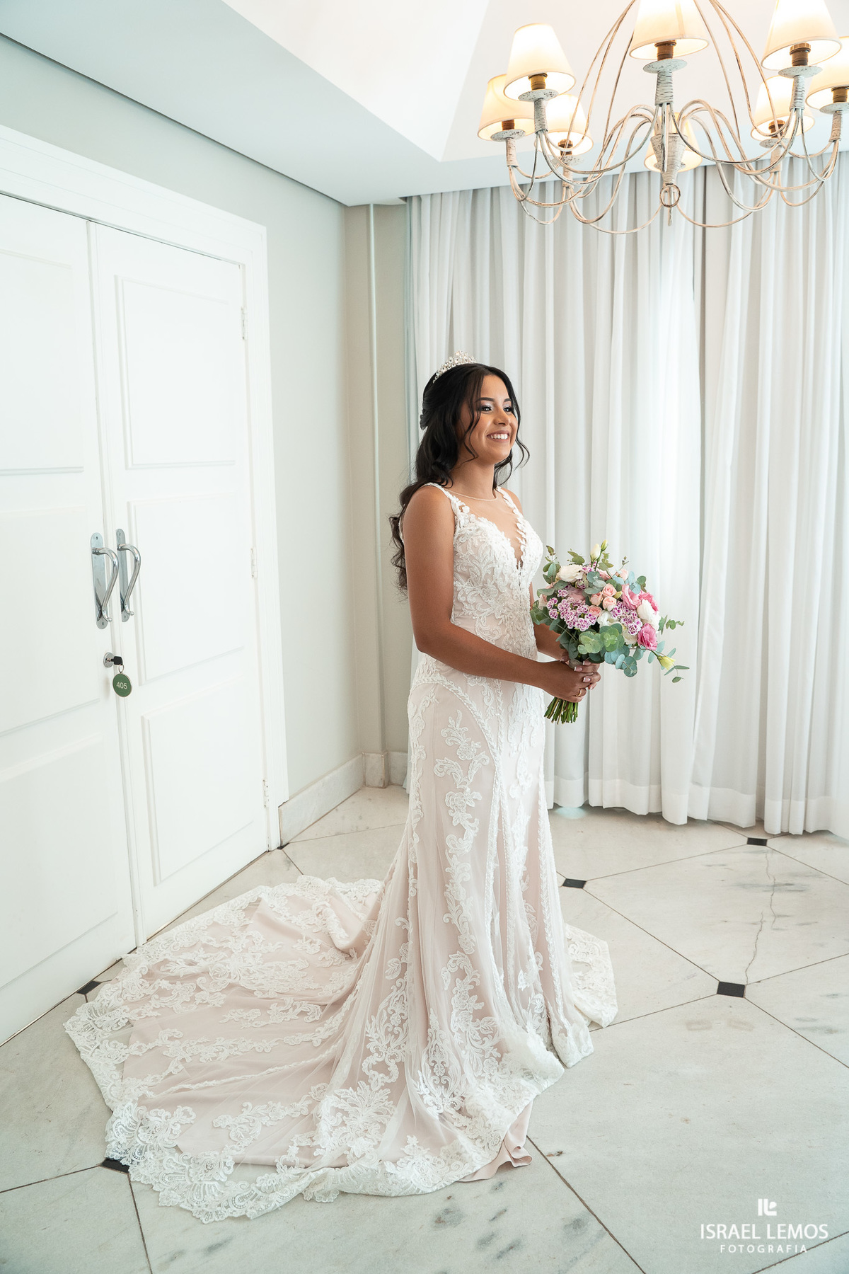 noiva se arruma em hotel da cidade de para de minas Suntory