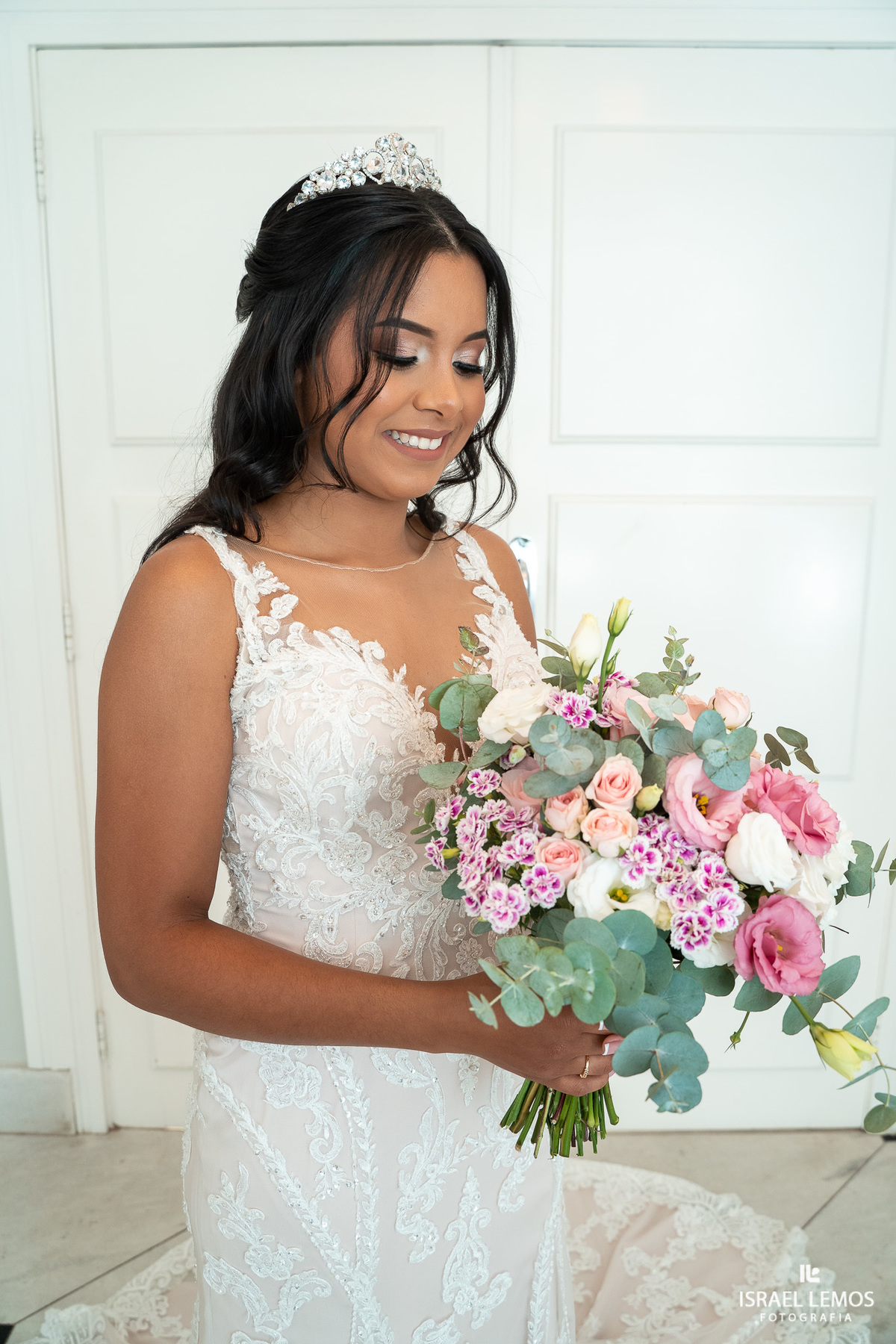 noiva se arruma em hotel da cidade de para de minas Suntory