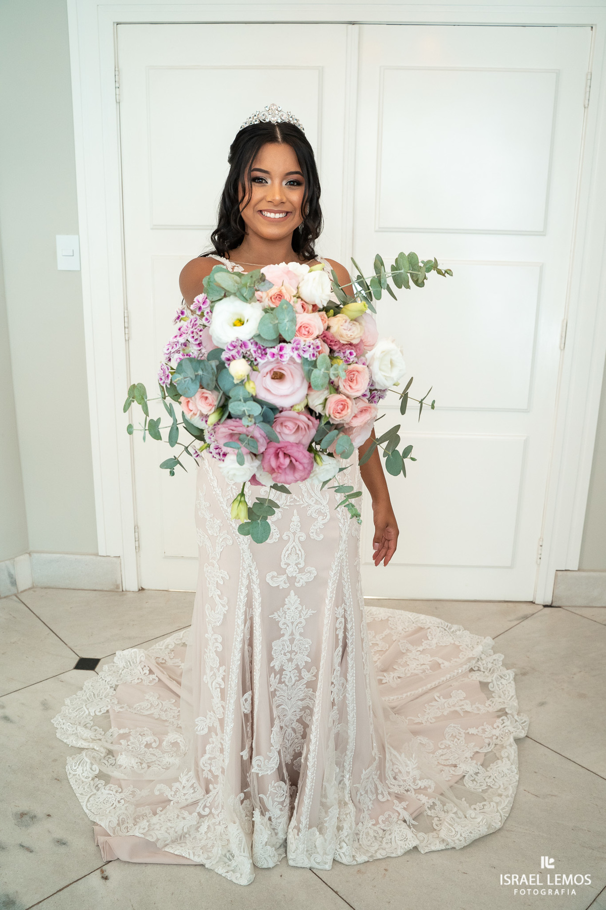 noiva se arruma em hotel da cidade de para de minas Suntory