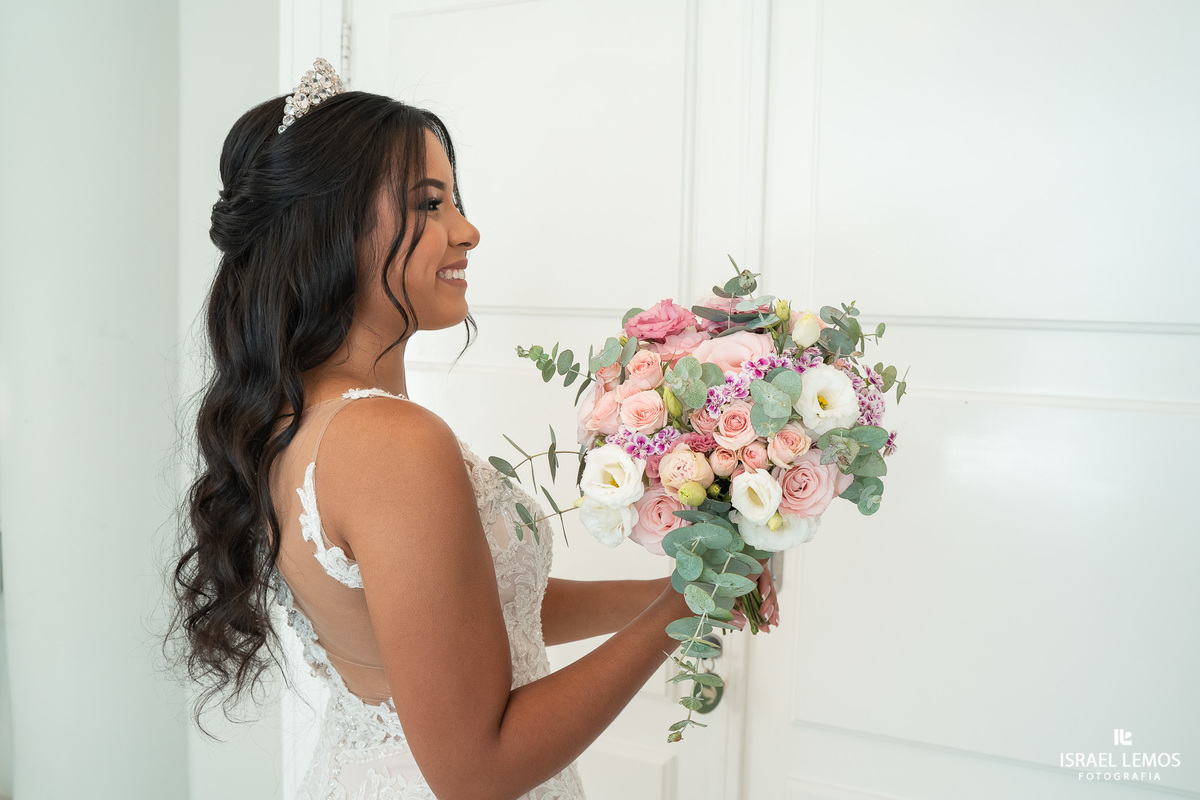 noiva se arruma em hotel da cidade de para de minas Suntory