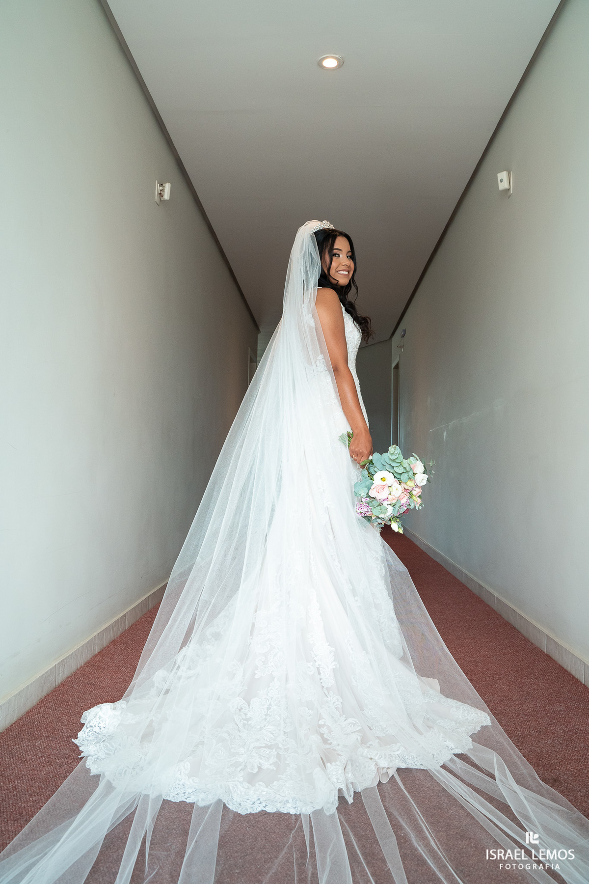 noiva se arruma em hotel da cidade de para de minas Suntory