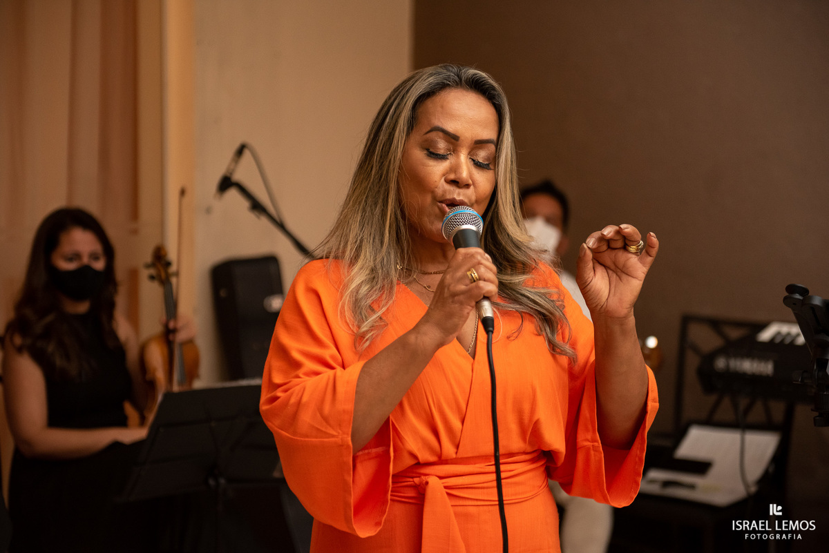 Pastora da um show em casamento Para de minas