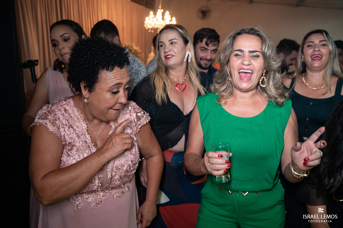 hora da recepção do casamento em para de minas