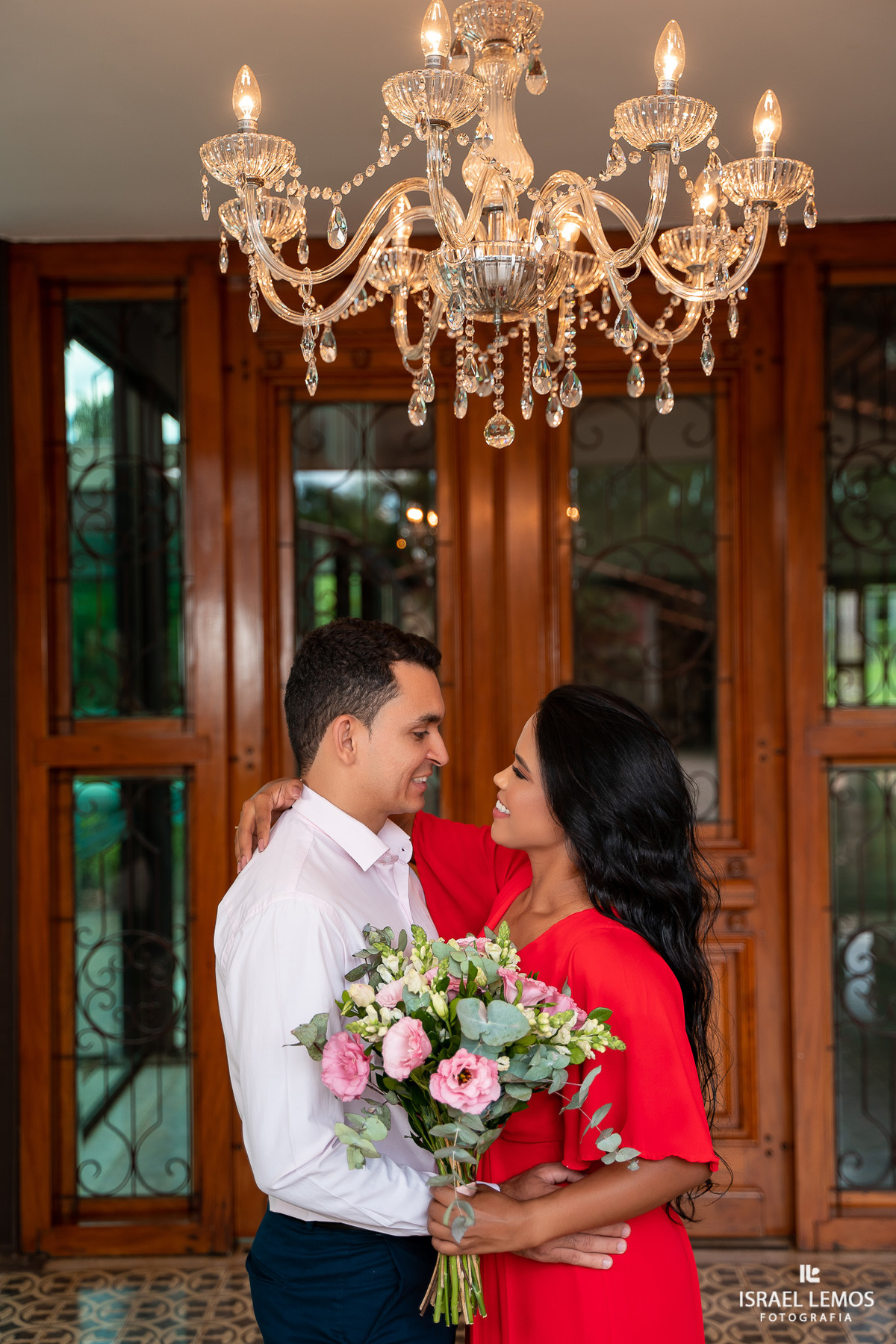 Fotografo itaunense  fotografa historia de casal  Paula advogada e Diego medico em Itauna na serra do elefante e viraliza nas redes sociais de todo o mundo 