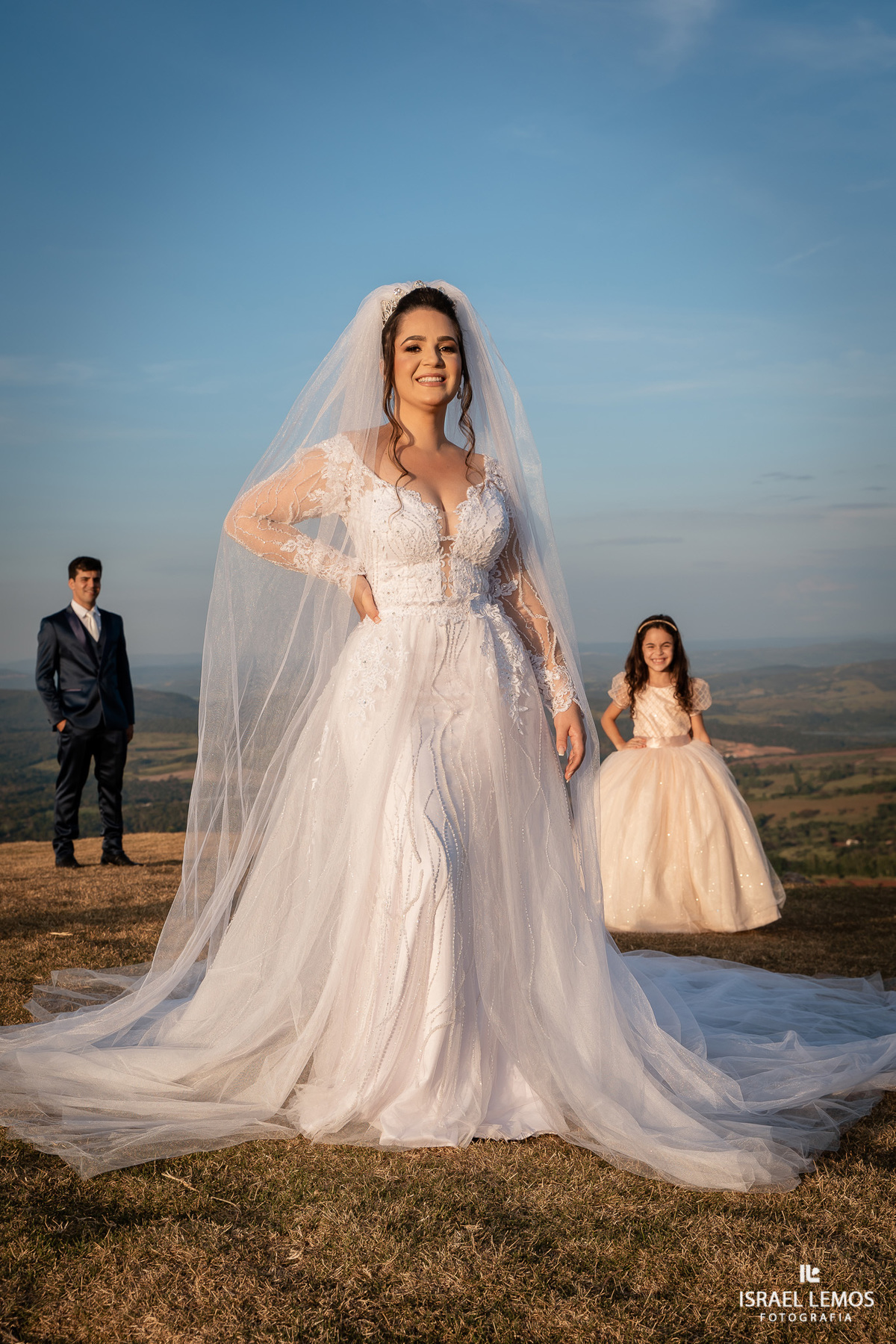 Fotografia de casamento na cidade de Papagaios com vestido de noiva da cidade de papagaios helena noivas
