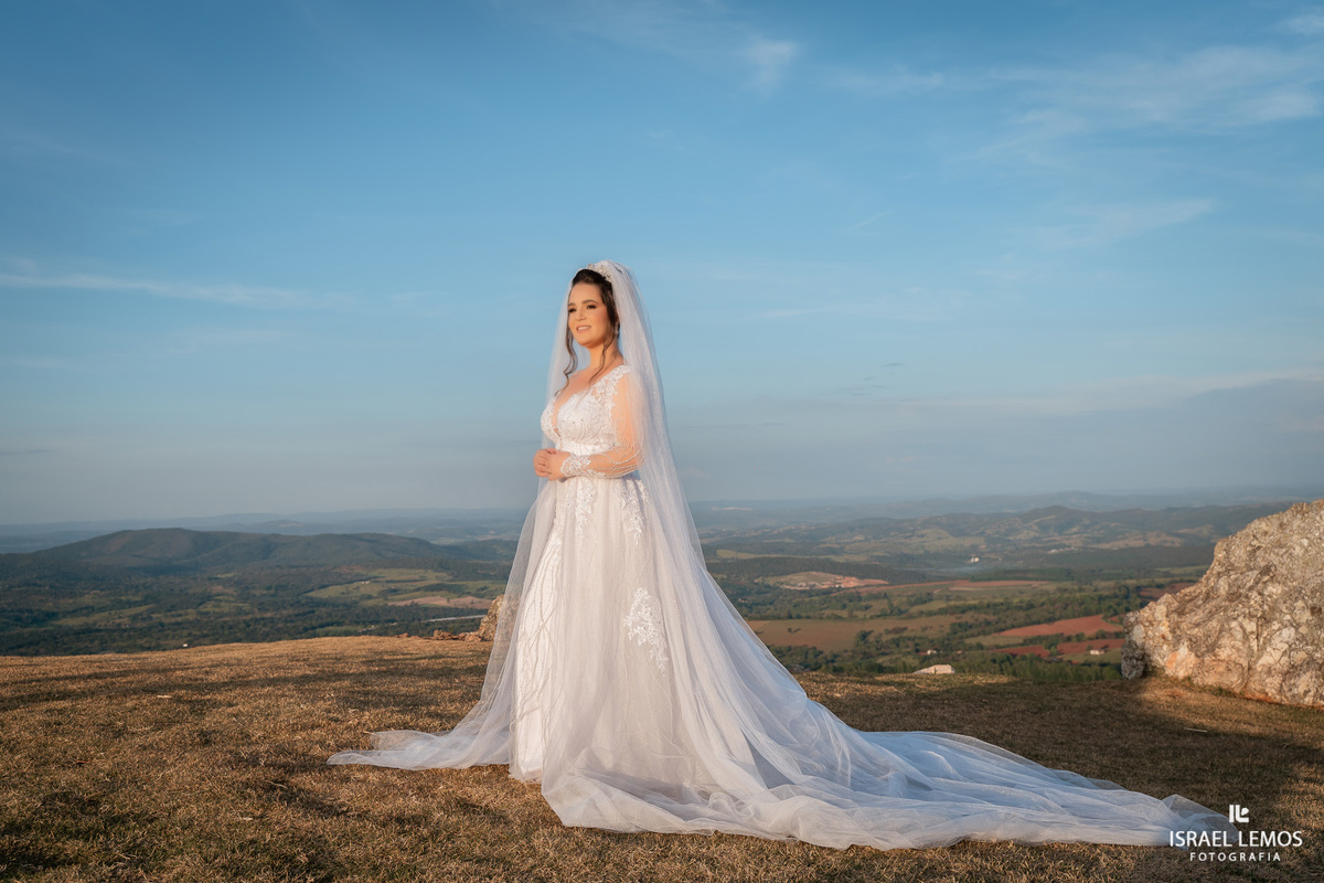Fotografia de casamento na cidade de Papagaios com vestido de noiva da cidade de papagaios helena noivas