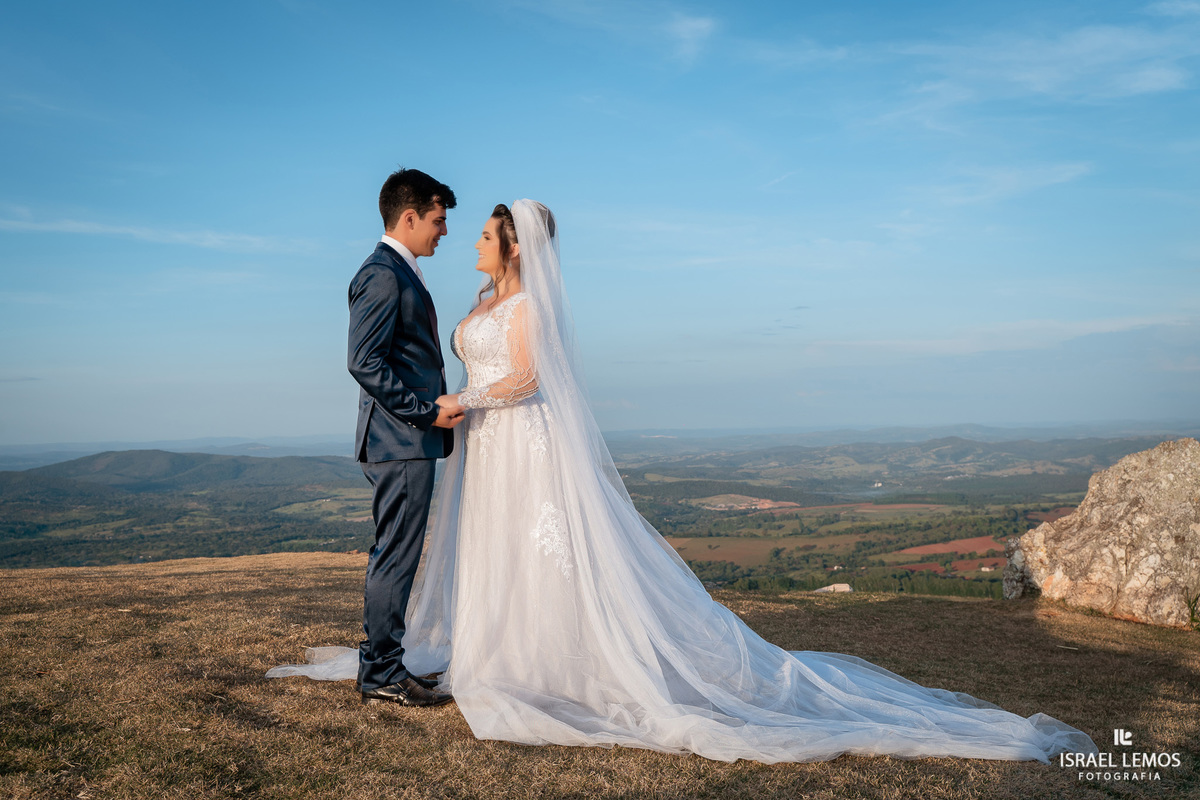 Fotografia de casamento na cidade de Papagaios com vestido de noiva da cidade de papagaios helena noivas