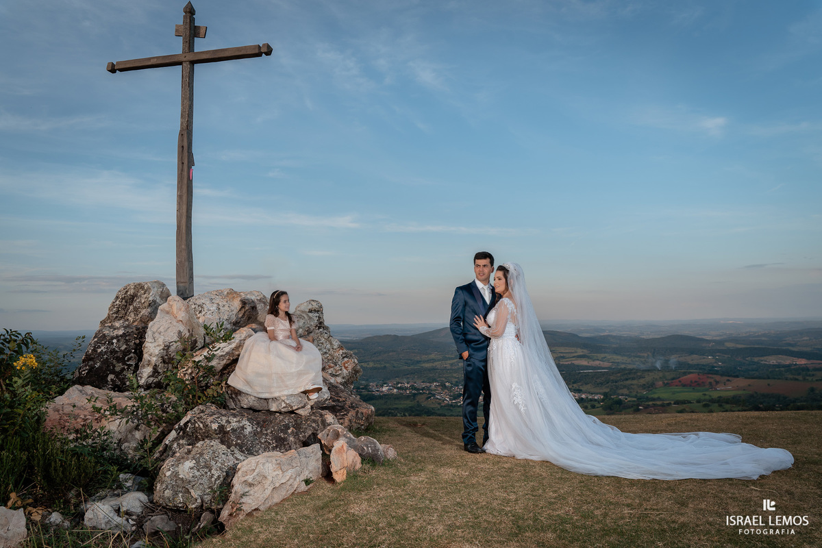 Fotografia de casamento na cidade de Papagaios com vestido de noiva da cidade de papagaios helena noivas