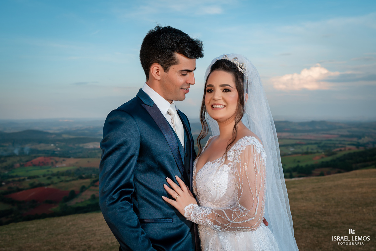 Fotografia de casamento na cidade de Papagaios com vestido de noiva da cidade de papagaios helena noivas