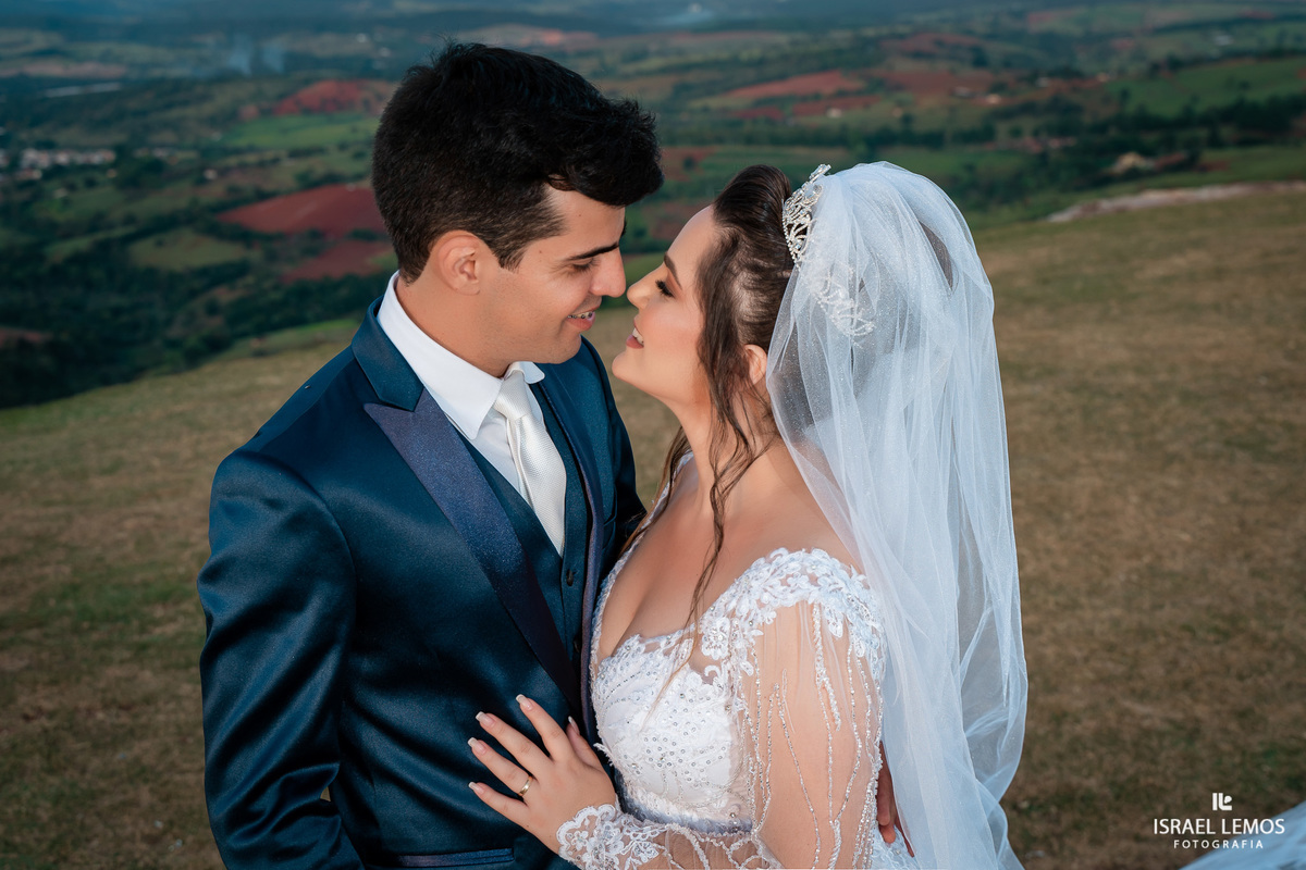 Fotografia de casamento na cidade de Papagaios com vestido de noiva da cidade de papagaios helena noivas