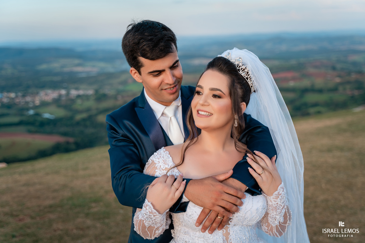 Fotografia de casamento na cidade de Papagaios com vestido de noiva da cidade de papagaios helena noivas