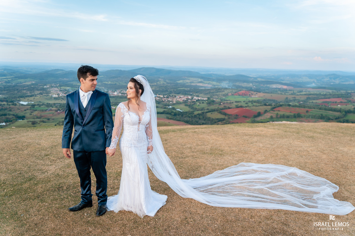 Fotografia de casamento na cidade de Papagaios com vestido de noiva da cidade de papagaios helena noivas