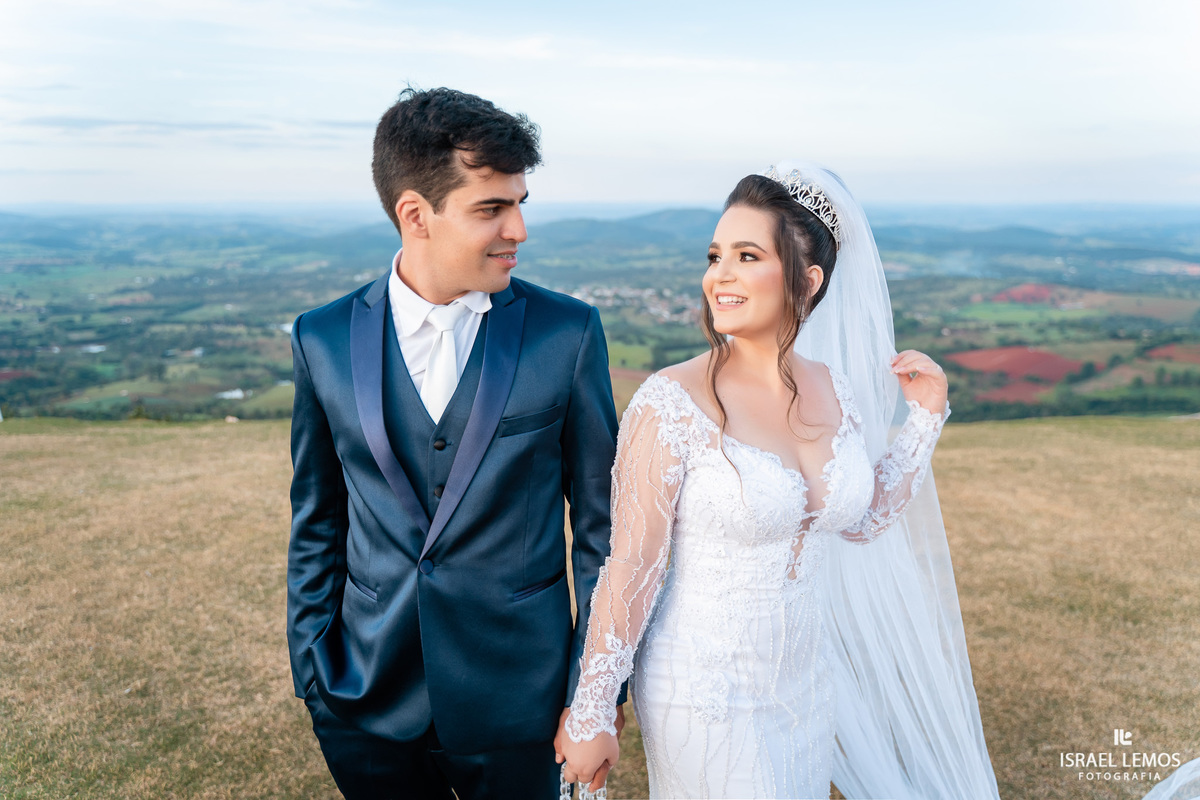 Fotografia de casamento na cidade de Papagaios com vestido de noiva da cidade de papagaios helena noivas