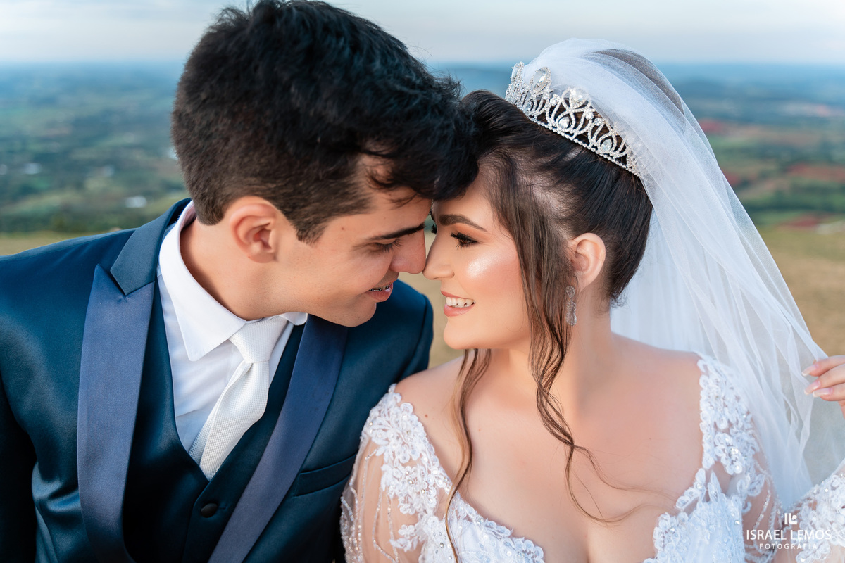 Fotografia de casamento na cidade de Papagaios com vestido de noiva da cidade de papagaios helena noivas