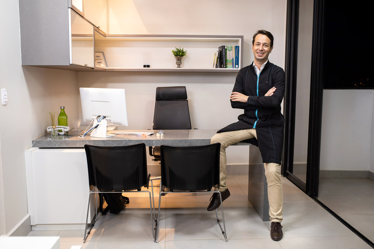 Dentista no consultorio, foto profissional, retrato profissional, 