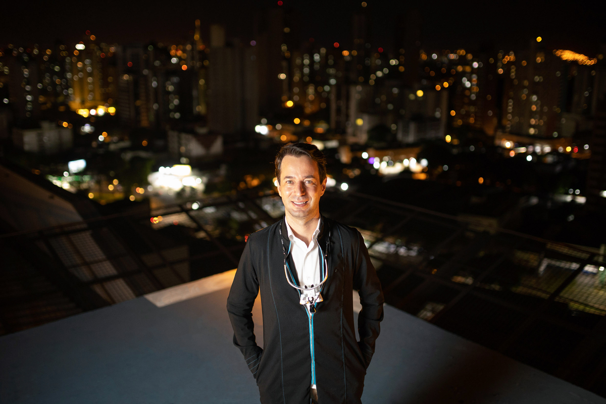 Retrato de noite, luzes da noite, retrato profissional