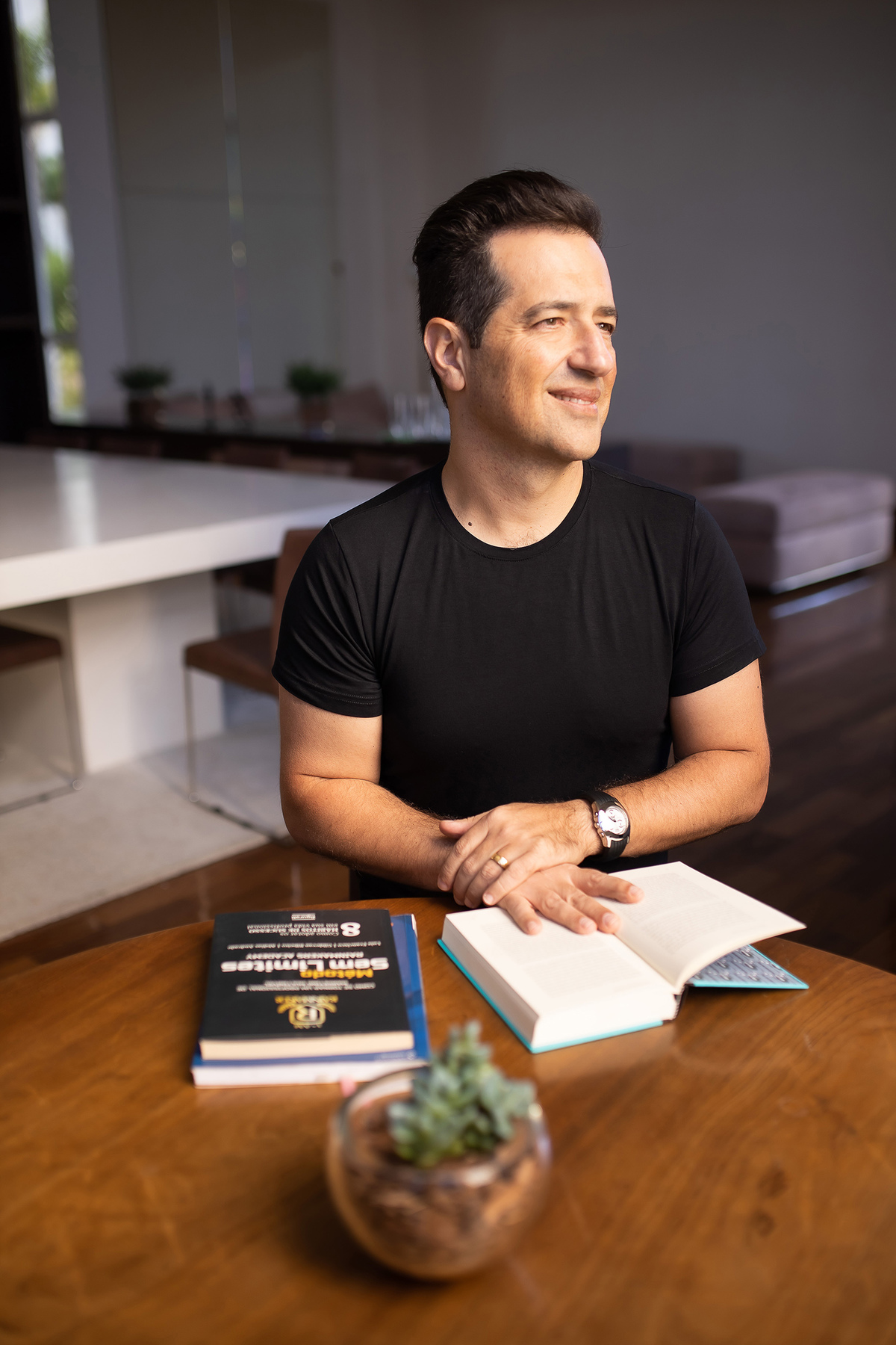 Escritor, mentor, gestor de pessoas, Alphaville