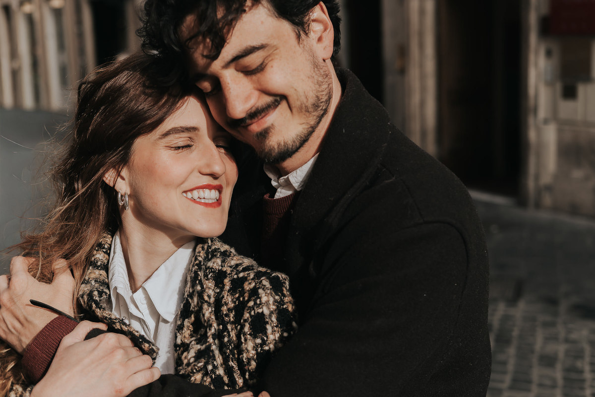 Ensaio fotográfico em Roma com casal brasileiro. Fotografia leve, espontânea e artística em cenário histórico. Ideal para pre wedding e destination wedding na Itália, com registros autênticos, elegantes e cheios de emoção. Tomaz Fotografias