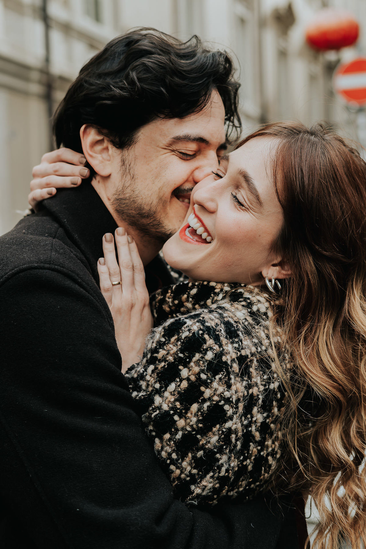 Ensaio fotográfico em Roma com casal brasileiro. Fotografia leve, espontânea e artística em cenário histórico. Ideal para pre wedding e destination wedding na Itália, com registros autênticos, elegantes e cheios de emoção. Tomaz Fotografias