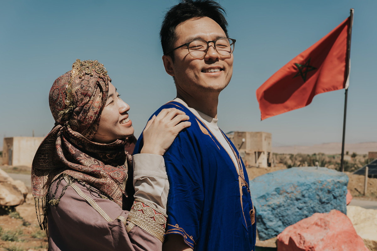 Ensaio fotográfico no Deserto do Saara com olhar sensível e artístico. Destination wedding no Marrocos e no mundo. Registros autênticos, leves e cheios de emoção para casais que valorizam experiências únicas e memória. Tomaz Fotografias