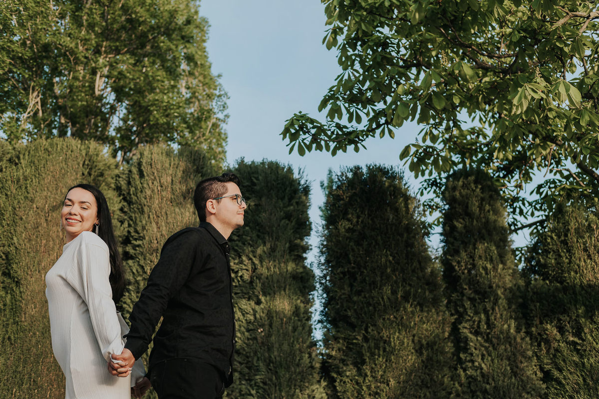 Ensaio fotográfico em Madrid com casal brasileiro, com fotos leves, espontâneas e românticas. Ideal para pre wedding e destination wedding na Europa, com registros naturais e cheios de emoção. Tomaz Fotografias