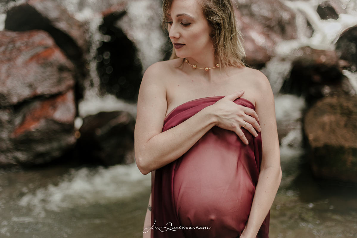 gestante, ensaio de gestante na cachoeira