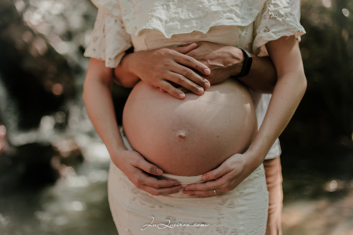 gestante, ensaio de gestante na cachoeira, casal na cachoeira
