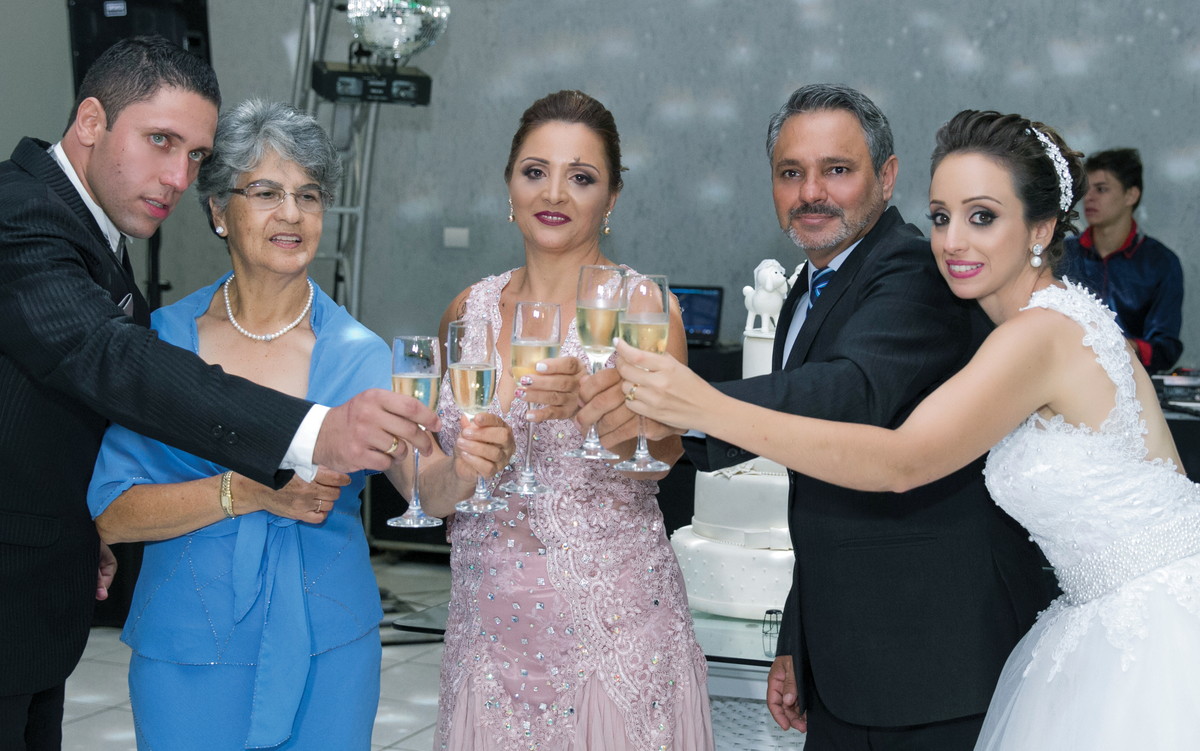 Eu sempre gostei de fazer eventos de casamento para amigos e familiares, pois eu acho que é uma forma de demonstrar o meu carinho e a minha admiração por eles. Eu acho que o casamento é uma das ocasiões mais importantes da vida de uma pessoa.