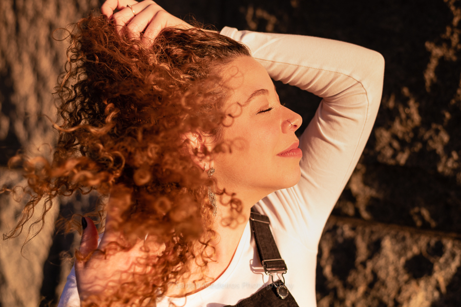 rizos rojos al viento