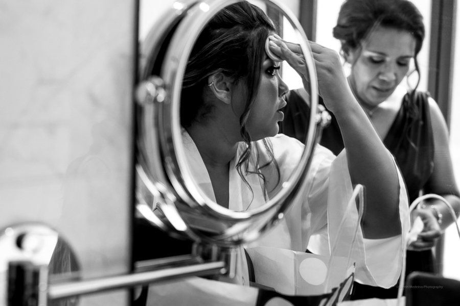 novia maquillándose