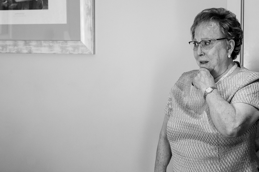 abuela del novio llorando