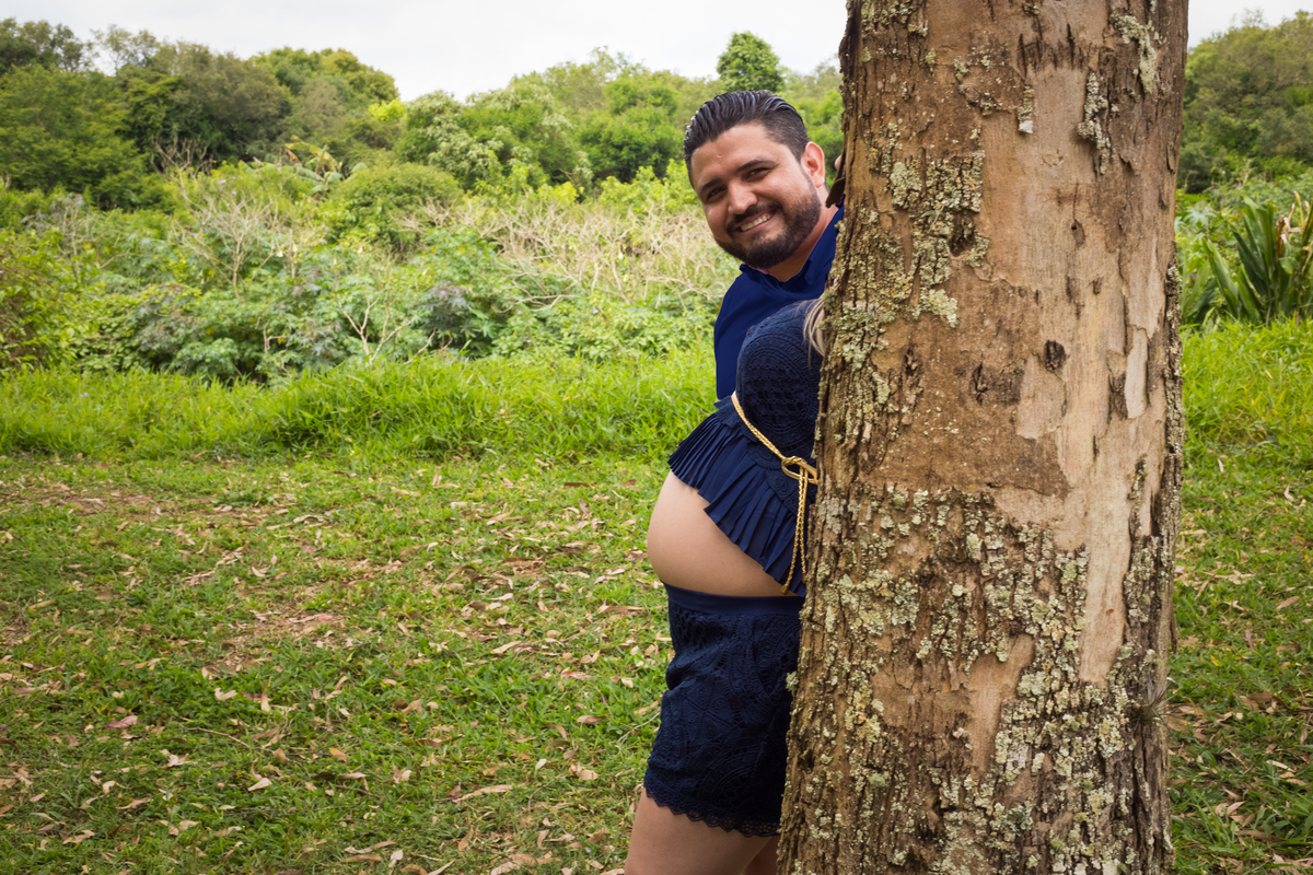 fotografia de gestante divertida